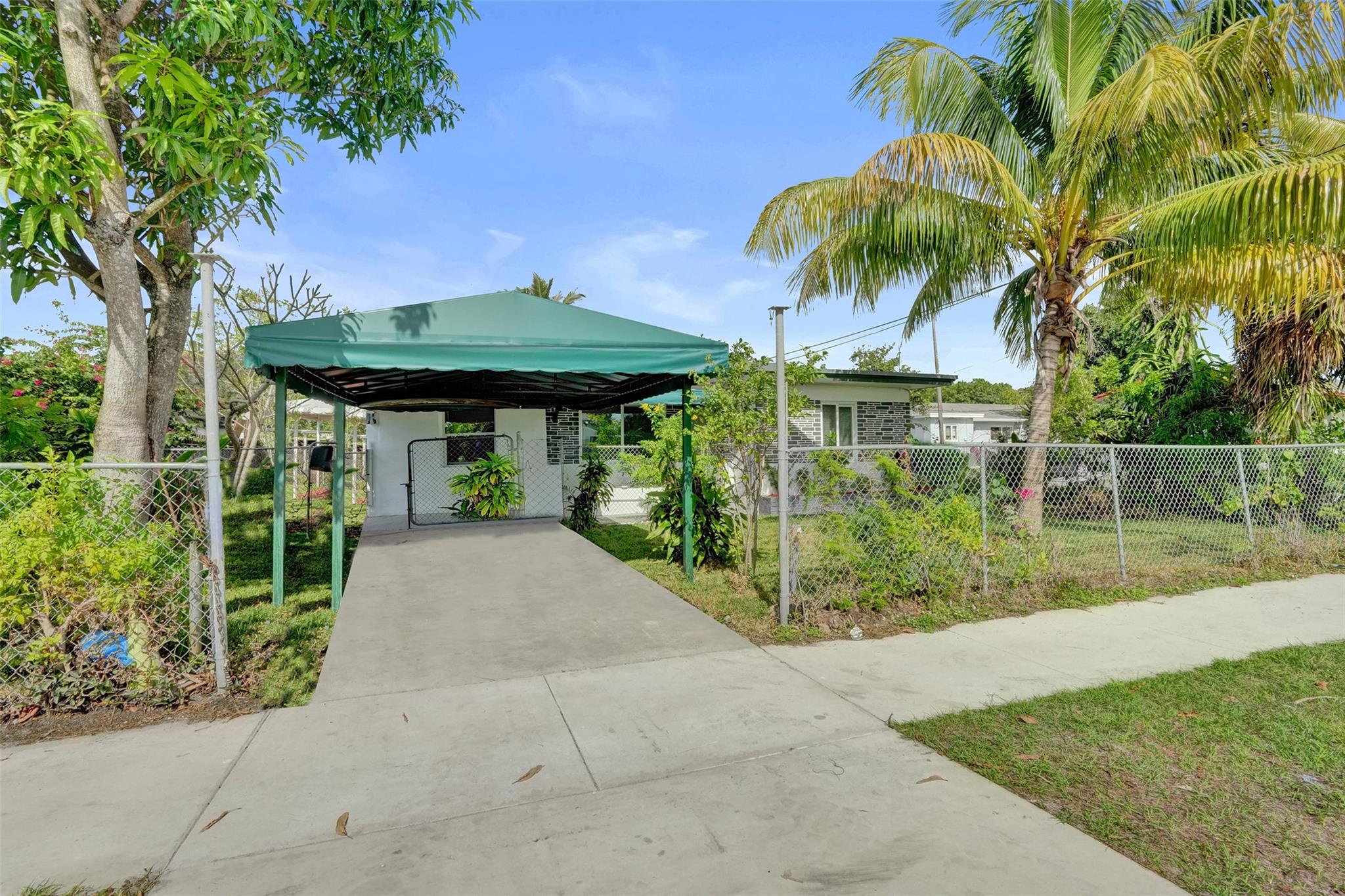 5903 Mckinley St Hollywood, FL 33021