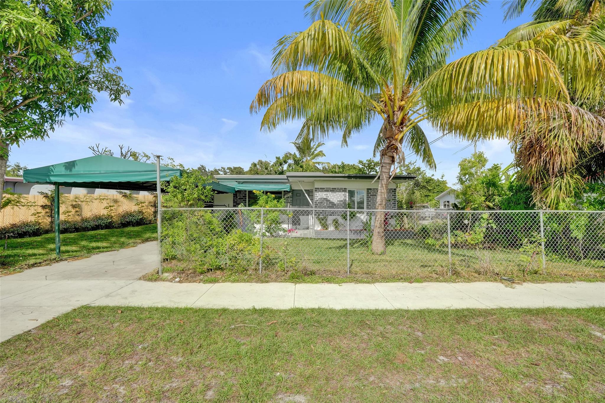 5903 Mckinley St Hollywood, FL 33021