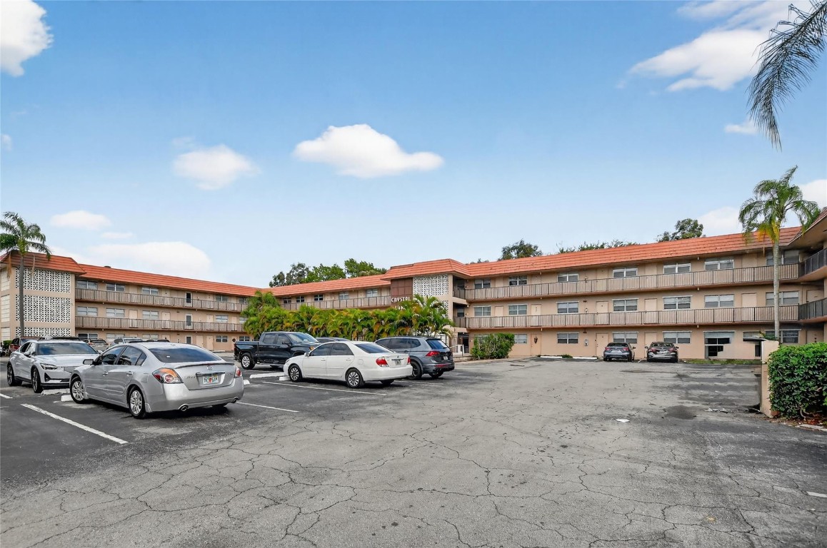 3930 Crystal Lk #308