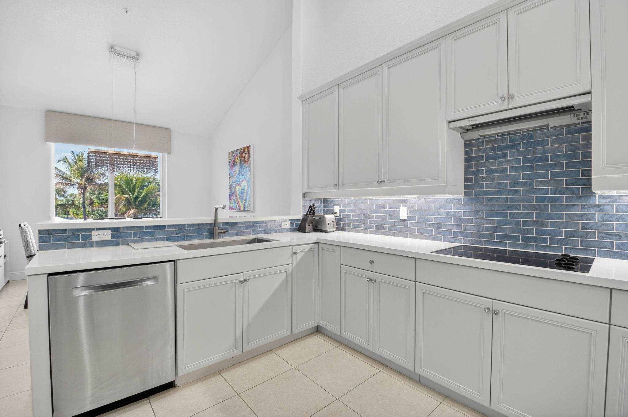 23 Royal Palm #18 Boca Raton, FL 33432