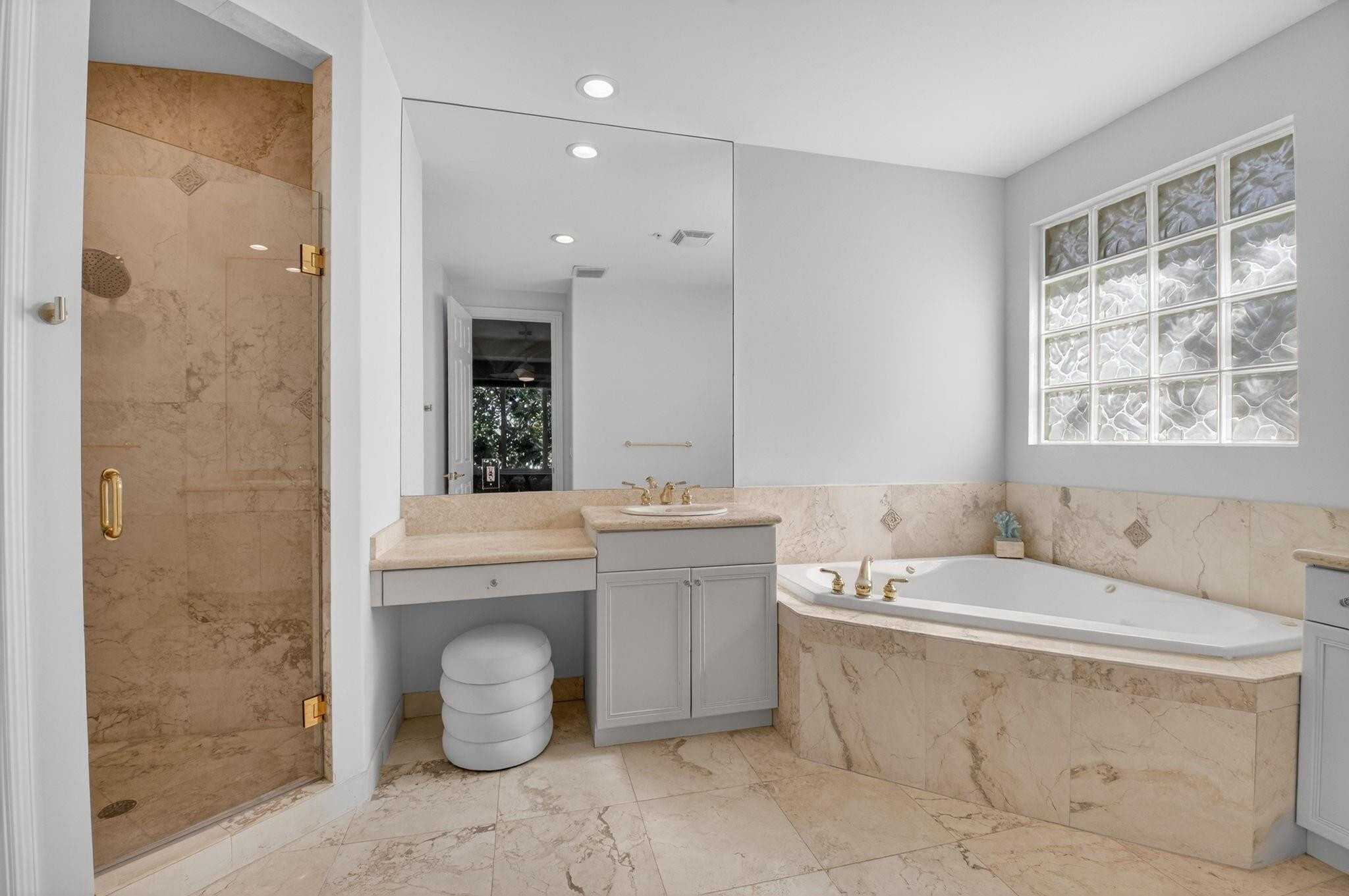 23 Royal Palm #18 Boca Raton, FL 33432