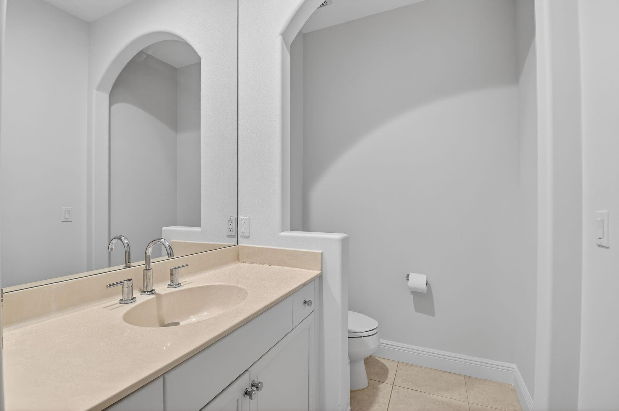 23 Royal Palm #18 Boca Raton, FL 33432