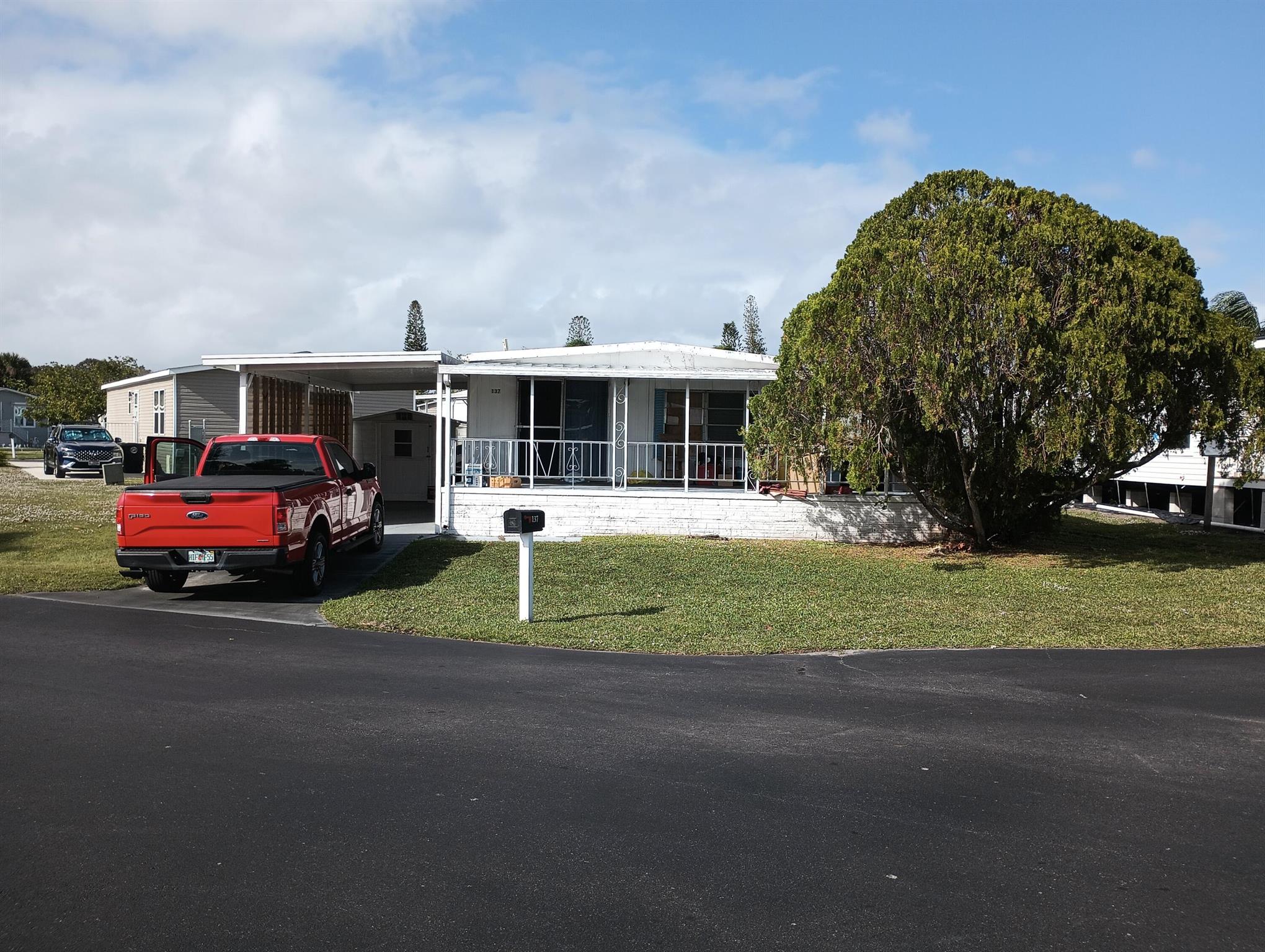 137 Sandhill Blvd