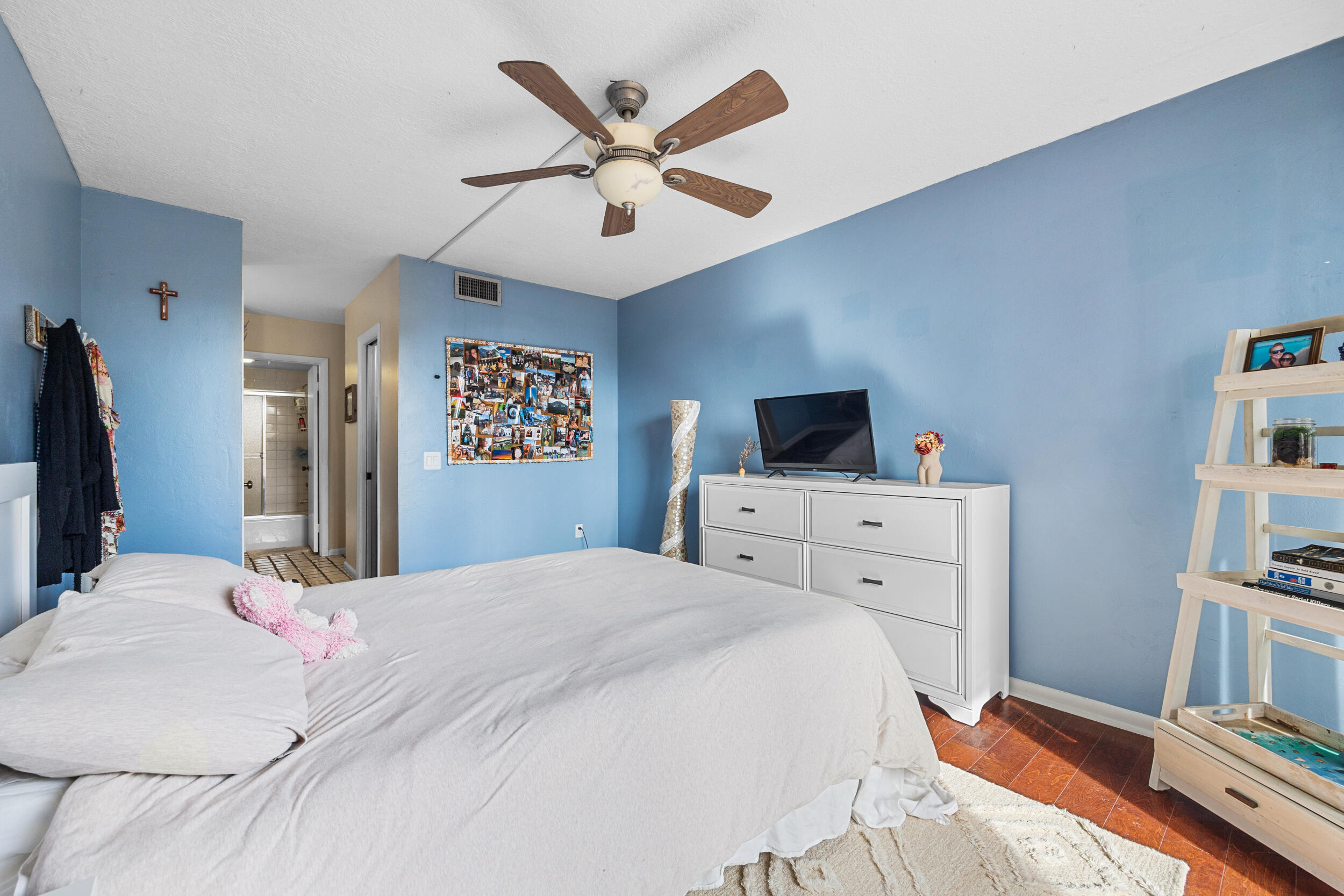 225 Beach Rd #102 Tequesta, FL 33469