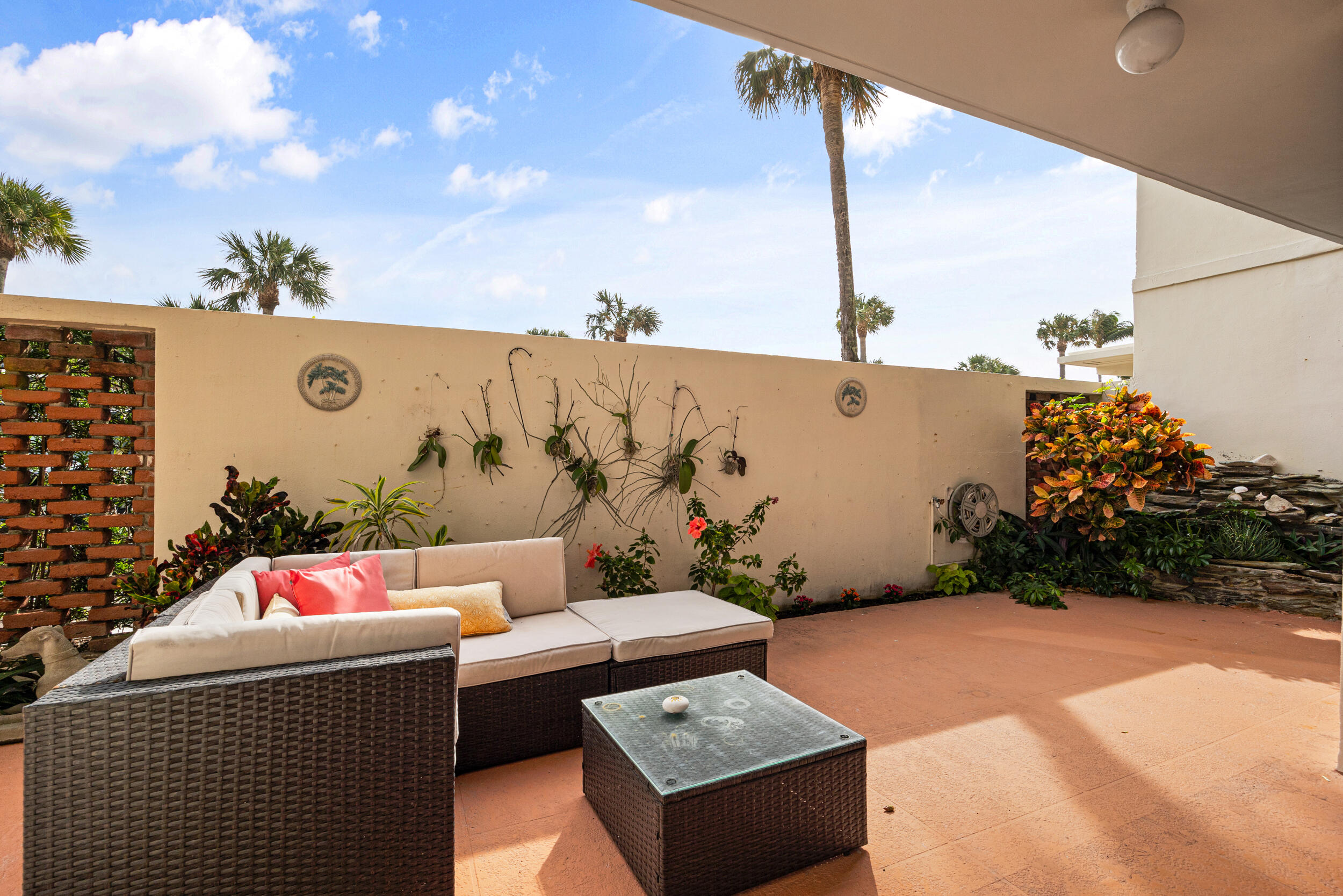 225 Beach Rd #102 Tequesta, FL 33469