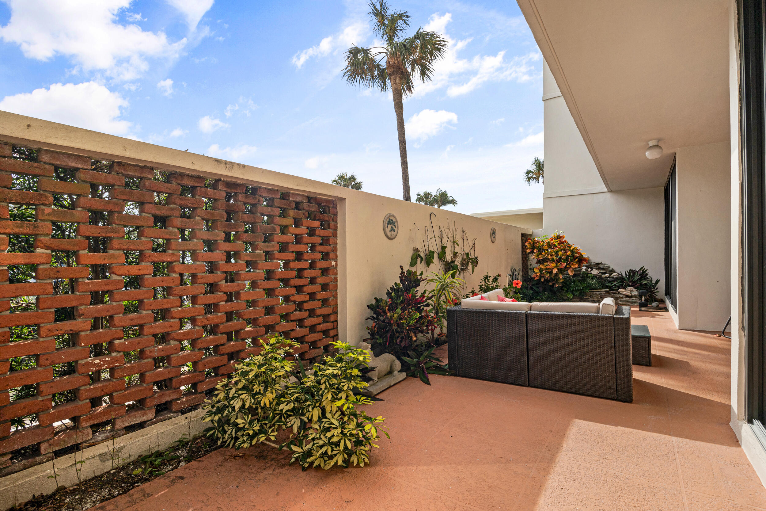 225 Beach Rd #102 Tequesta, FL 33469