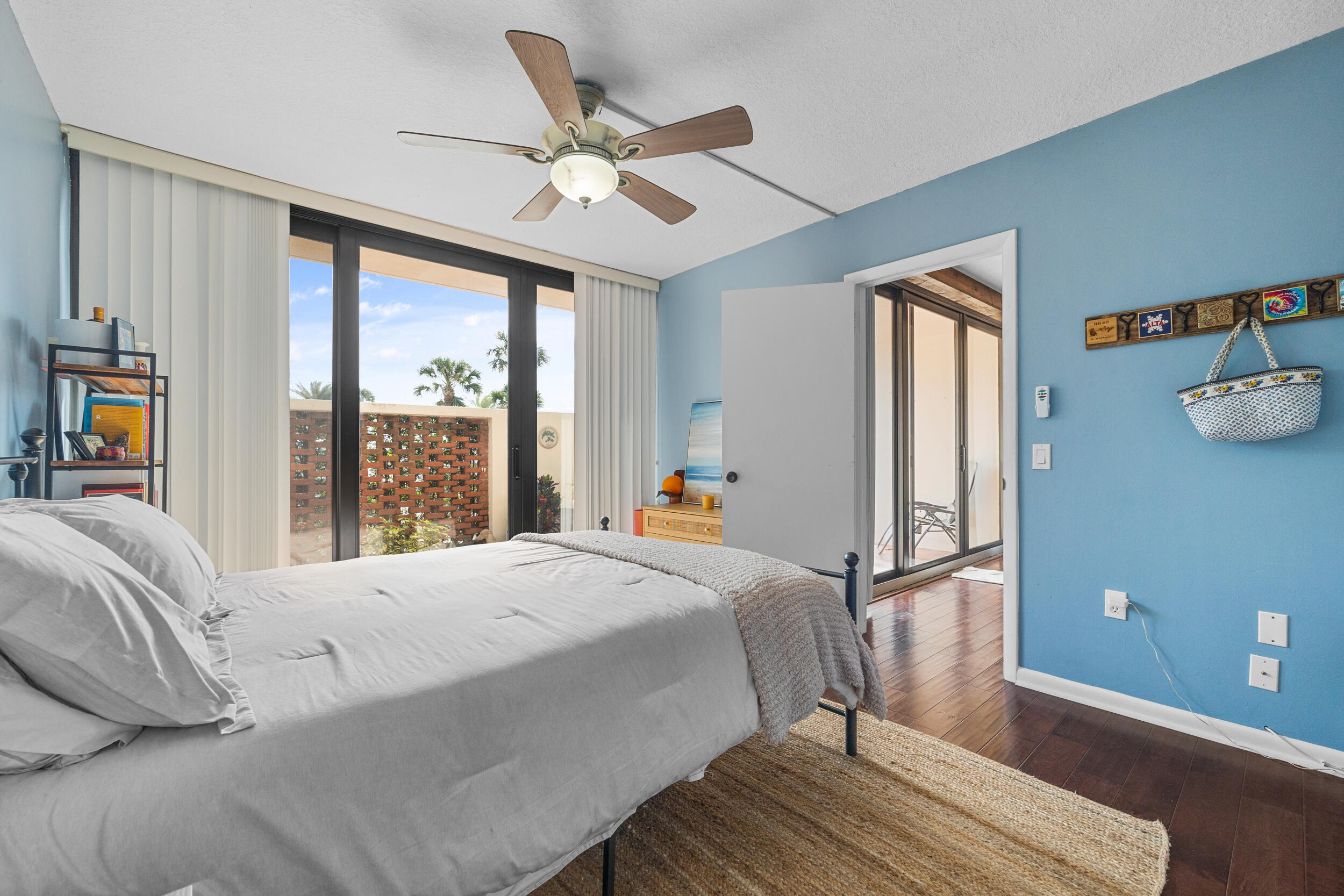 225 Beach Rd #102 Tequesta, FL 33469