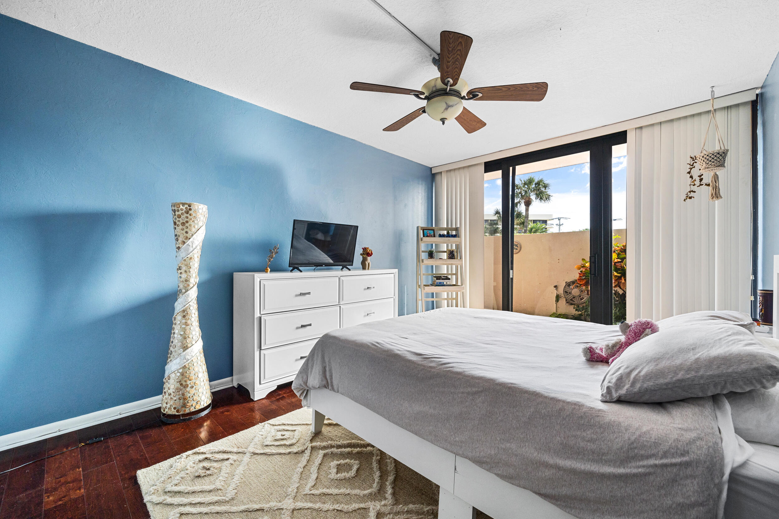 225 Beach Rd #102 Tequesta, FL 33469