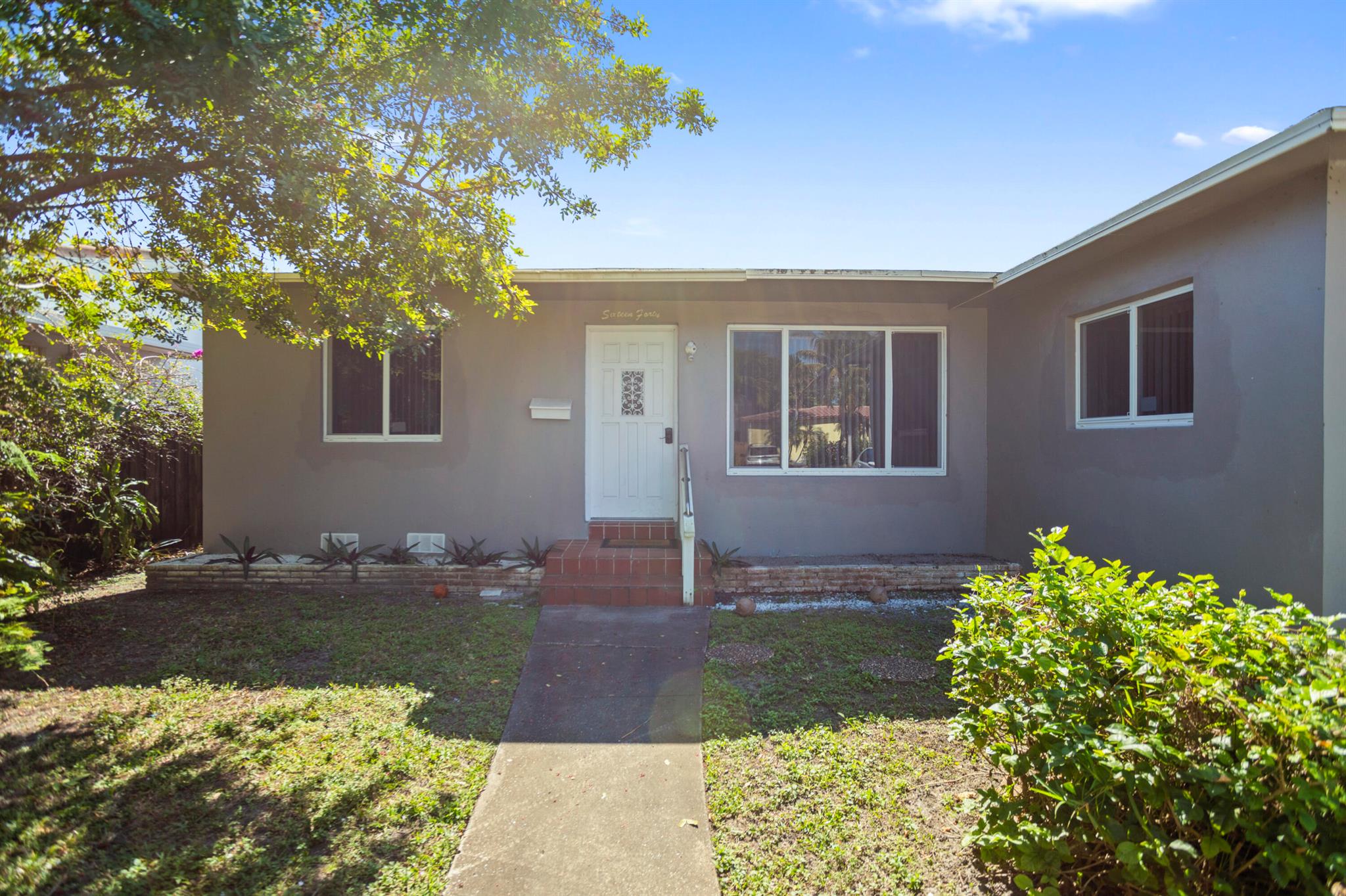 1640 Washinghton St,Hollywood, FL 33020