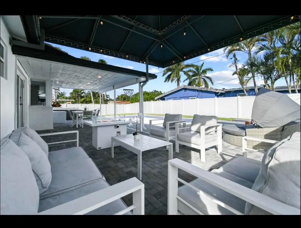 5040 NE 22nd Lighthouse Point, FL 33064