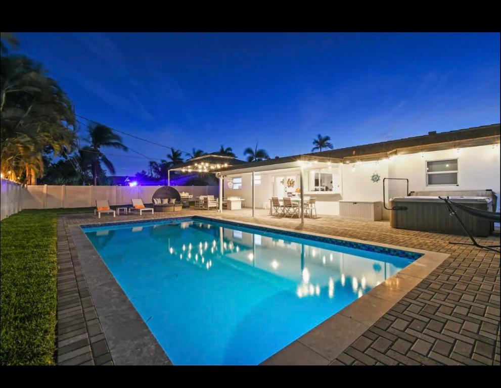 5040 NE 22nd Lighthouse Point, FL 33064