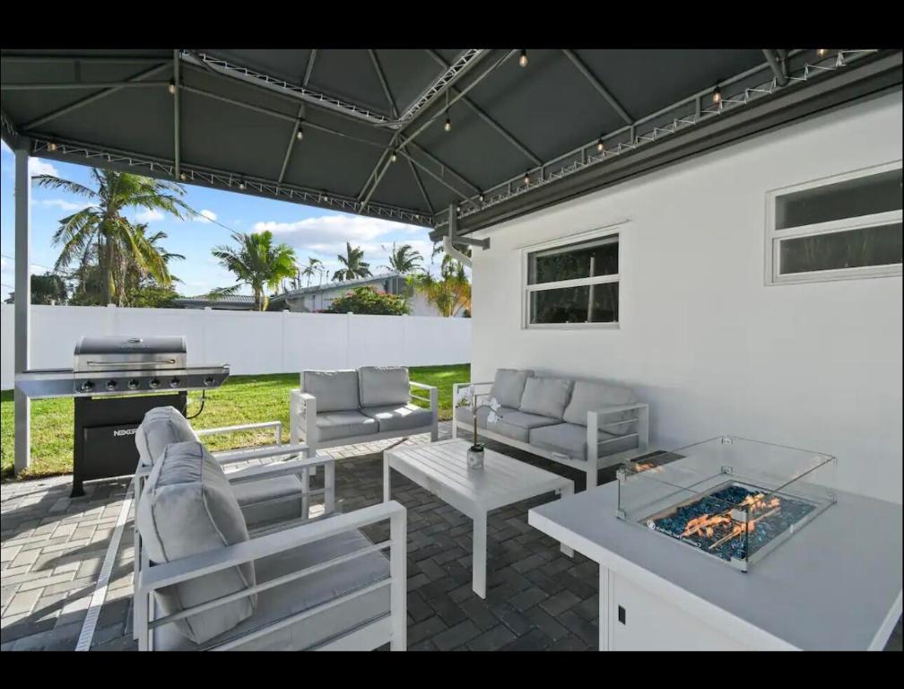 5040 NE 22nd Lighthouse Point, FL 33064