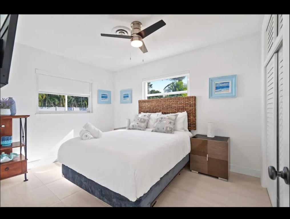 5040 NE 22nd Lighthouse Point, FL 33064