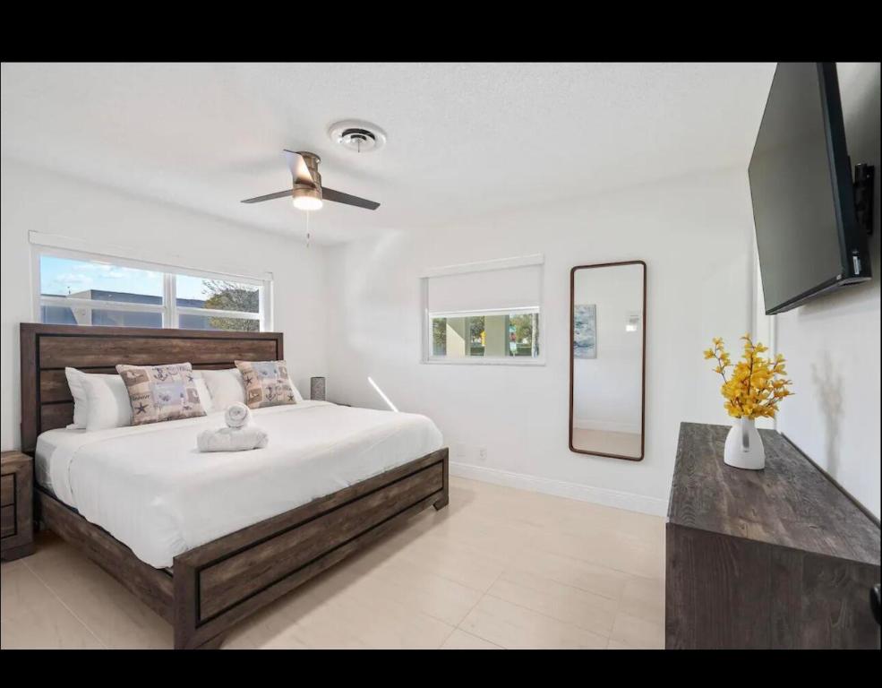 5040 NE 22nd Lighthouse Point, FL 33064