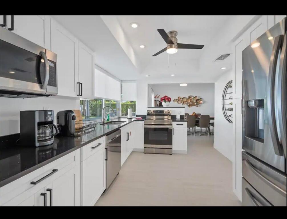 5040 NE 22nd Lighthouse Point, FL 33064