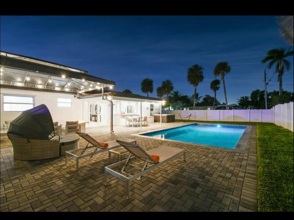 5040 NE 22nd Lighthouse Point, FL 33064