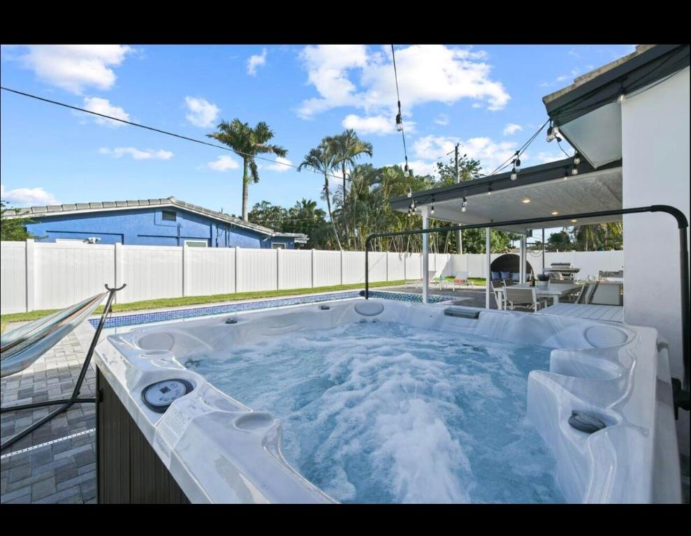 5040 NE 22nd Lighthouse Point, FL 33064