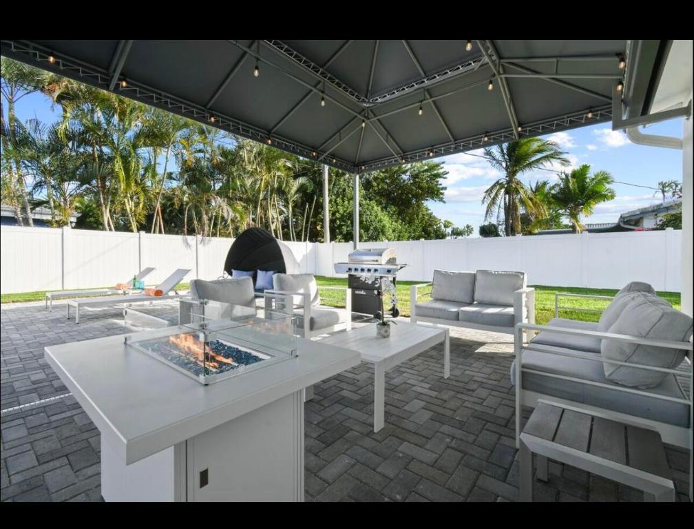 5040 NE 22nd Lighthouse Point, FL 33064