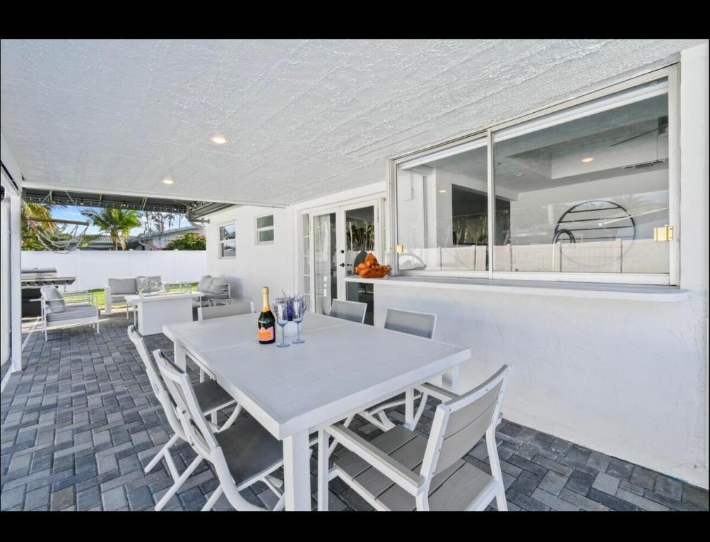 5040 NE 22nd Lighthouse Point, FL 33064