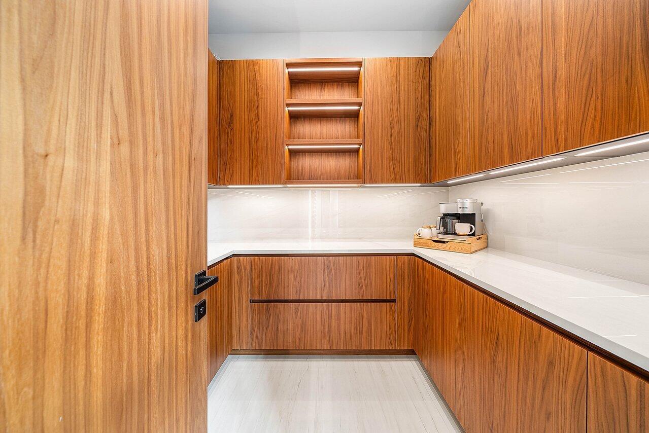 4460 NE 31st Ave Lighthouse Point, FL 33064