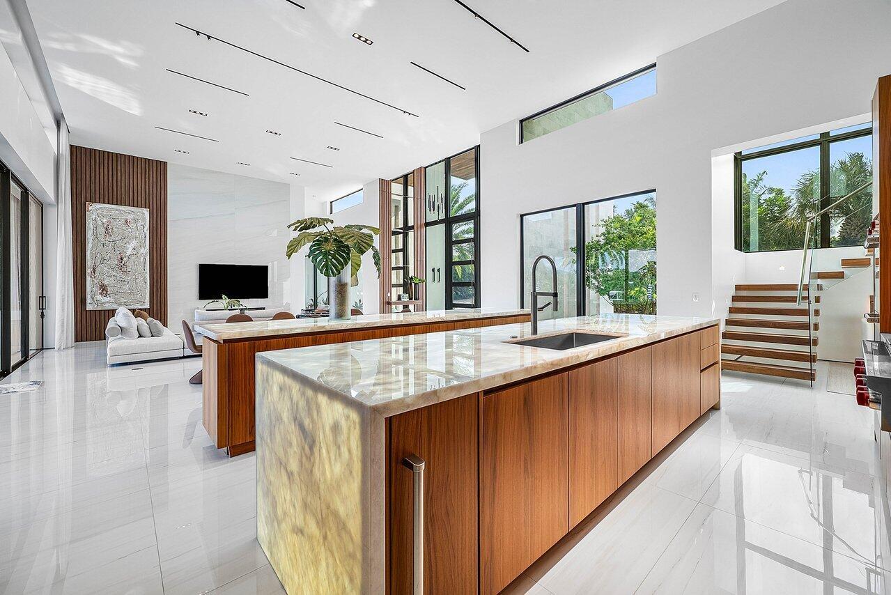 4460 NE 31st Ave Lighthouse Point, FL 33064