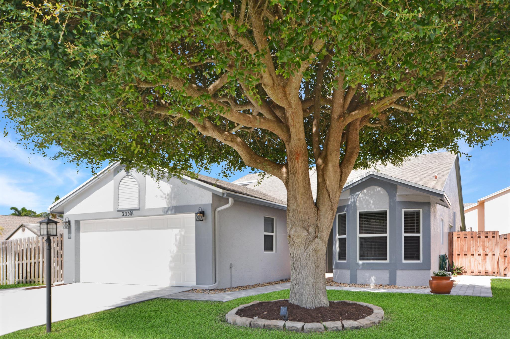 23301 Sedawie Dr