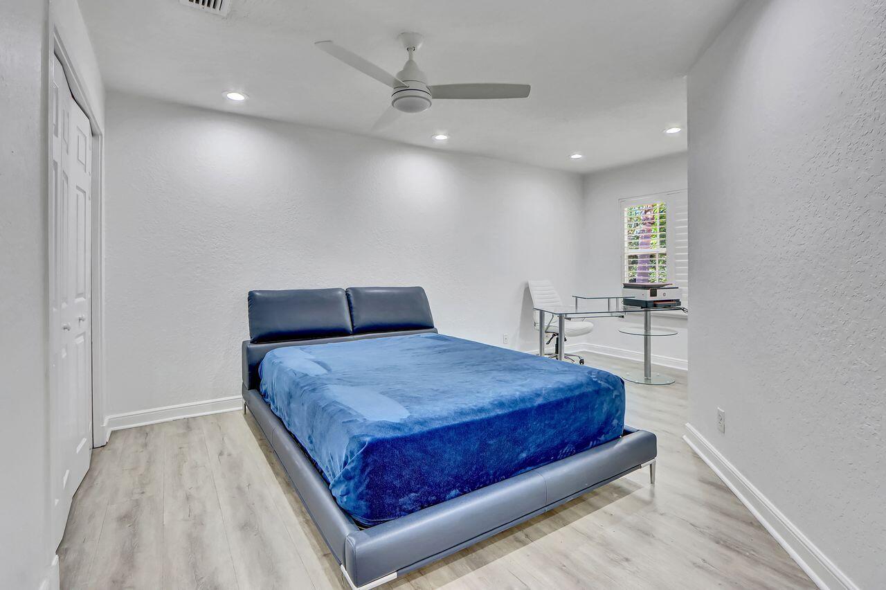 6631 NW 43rd Ter Boca Raton, FL 33496