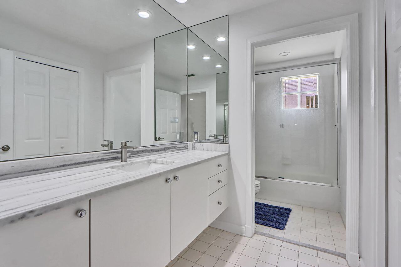 6631 NW 43rd Ter Boca Raton, FL 33496