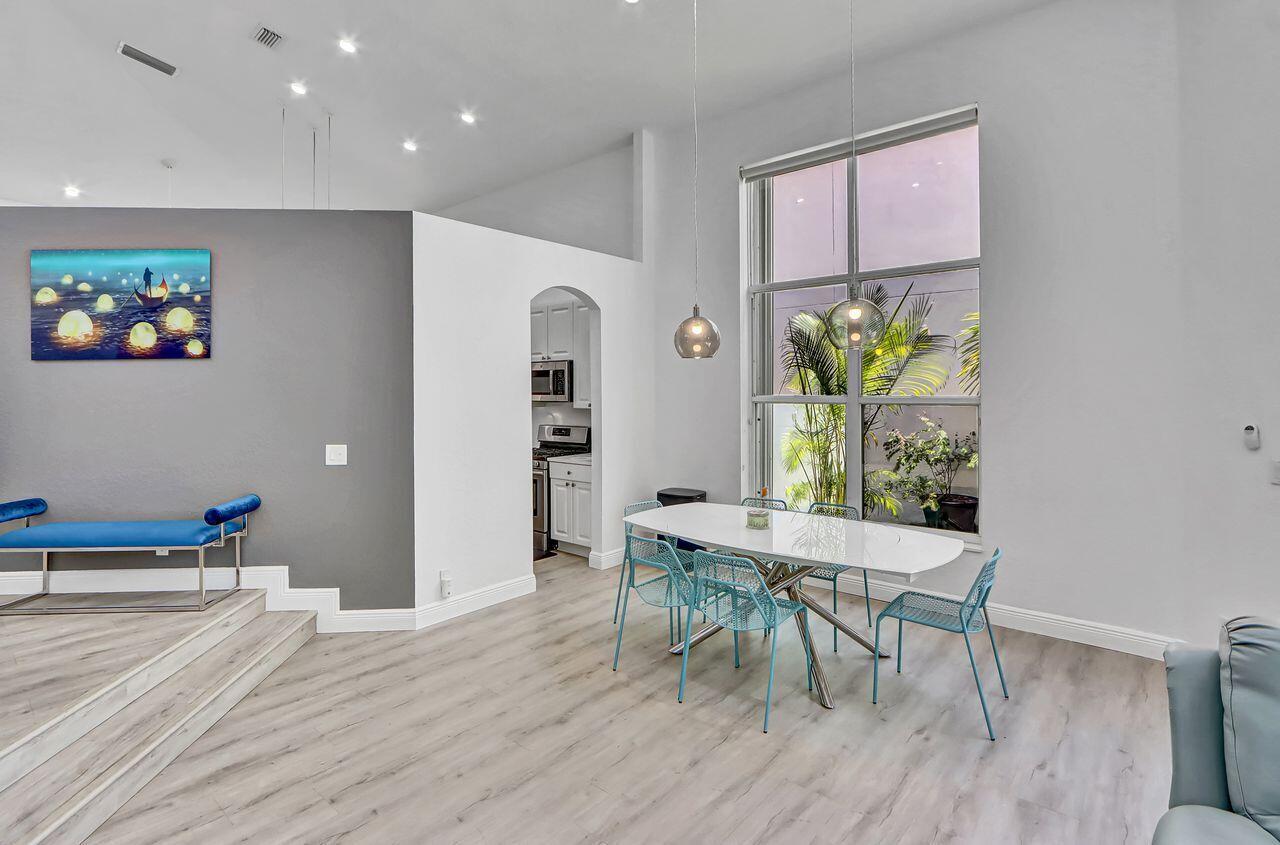 6631 NW 43rd Ter Boca Raton, FL 33496