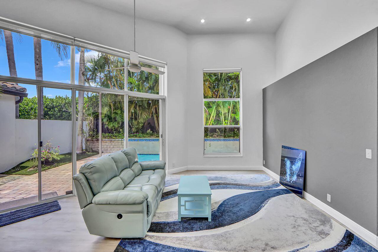 6631 NW 43rd Ter Boca Raton, FL 33496