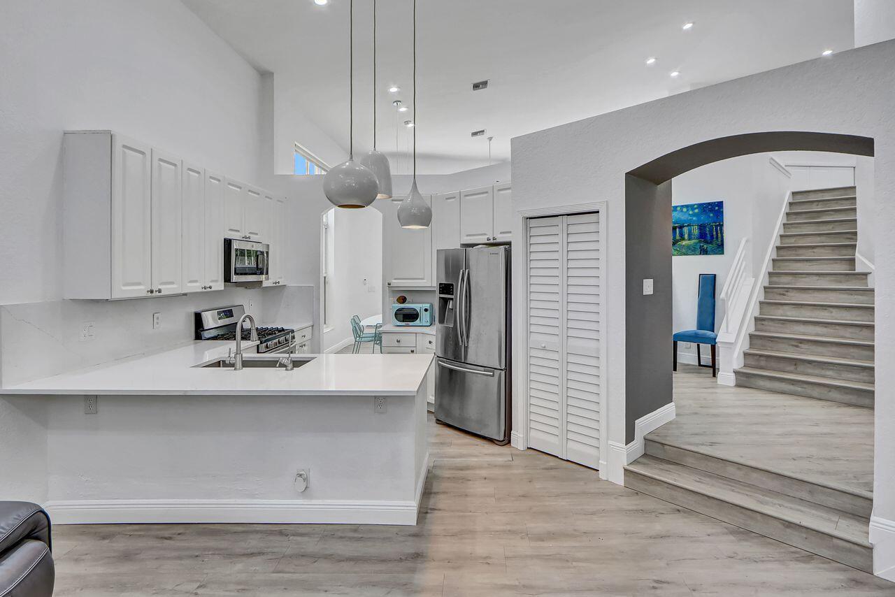 6631 NW 43rd Ter Boca Raton, FL 33496