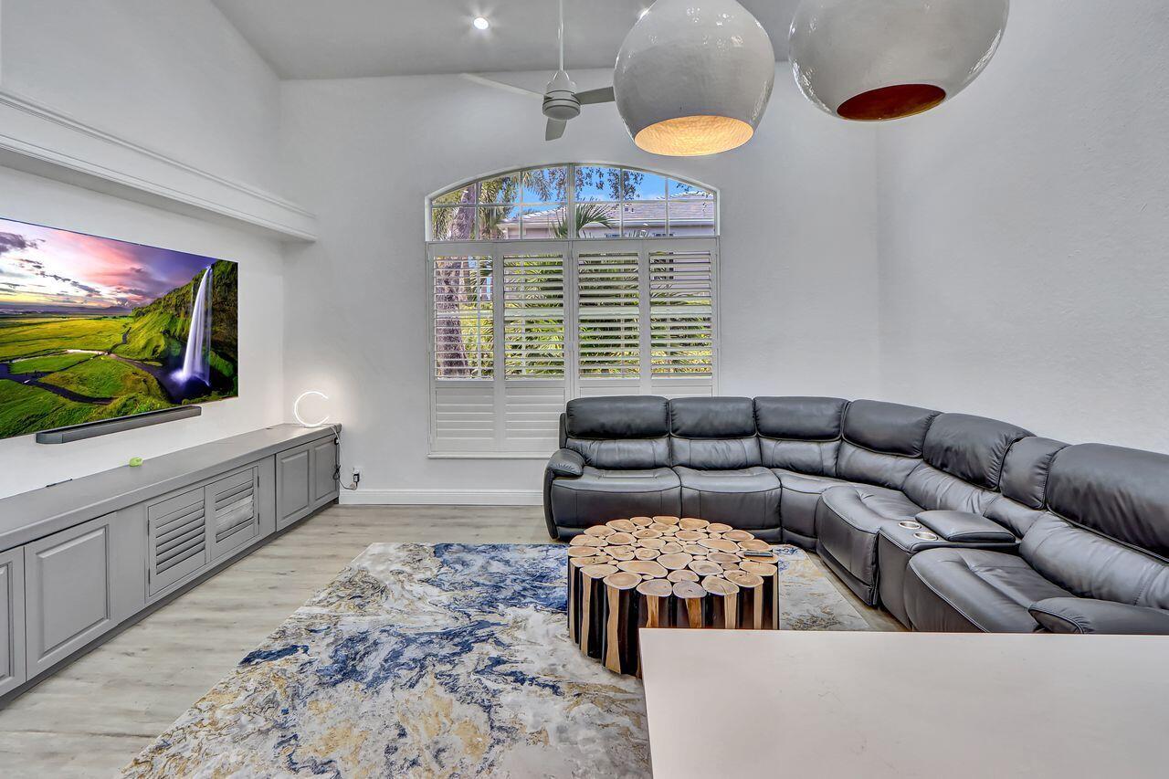 6631 NW 43rd Ter Boca Raton, FL 33496