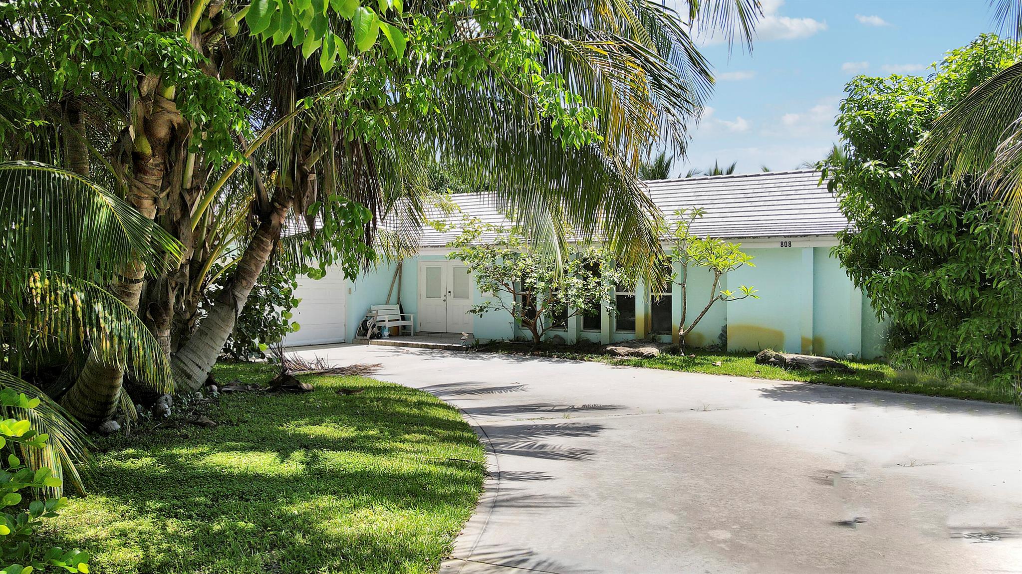 808 Country Clb Dr