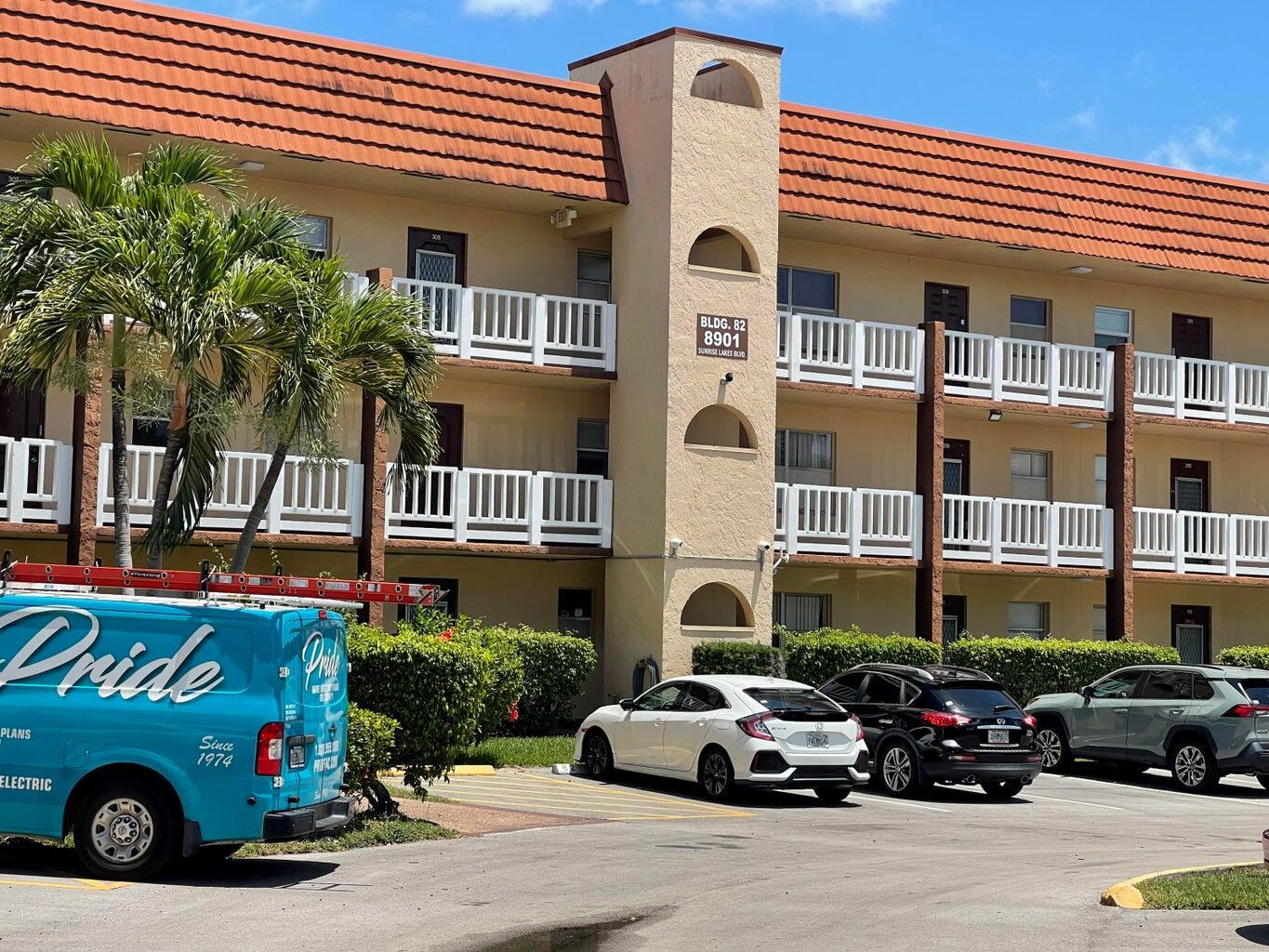 8901 Sunrise Lks Blvd #202
