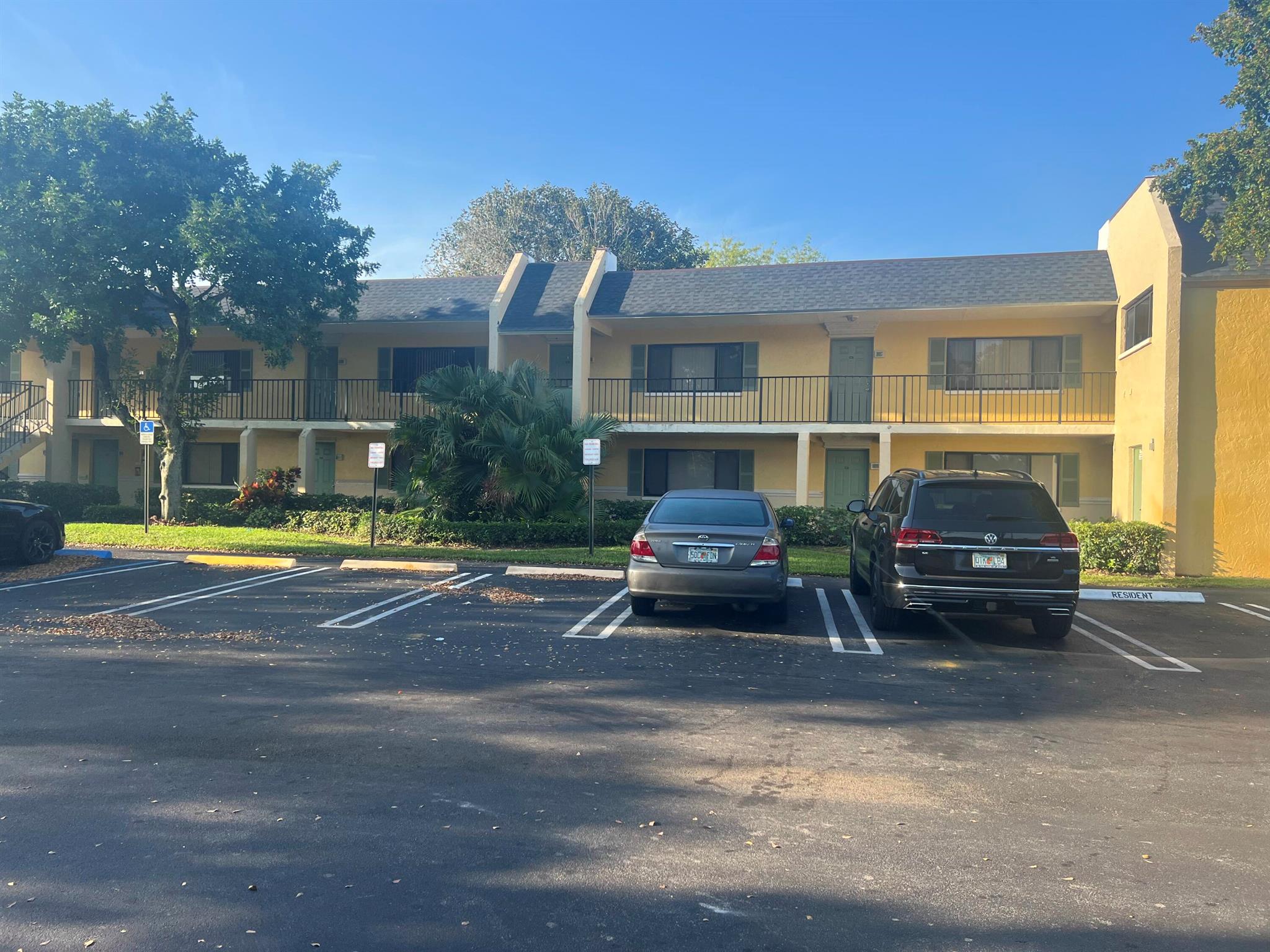 814 Meadows Cir #814