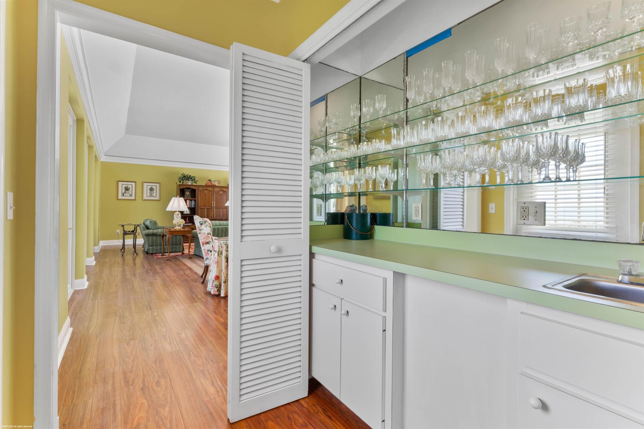 15 S Beach Rd Jupiter Island, FL 33455