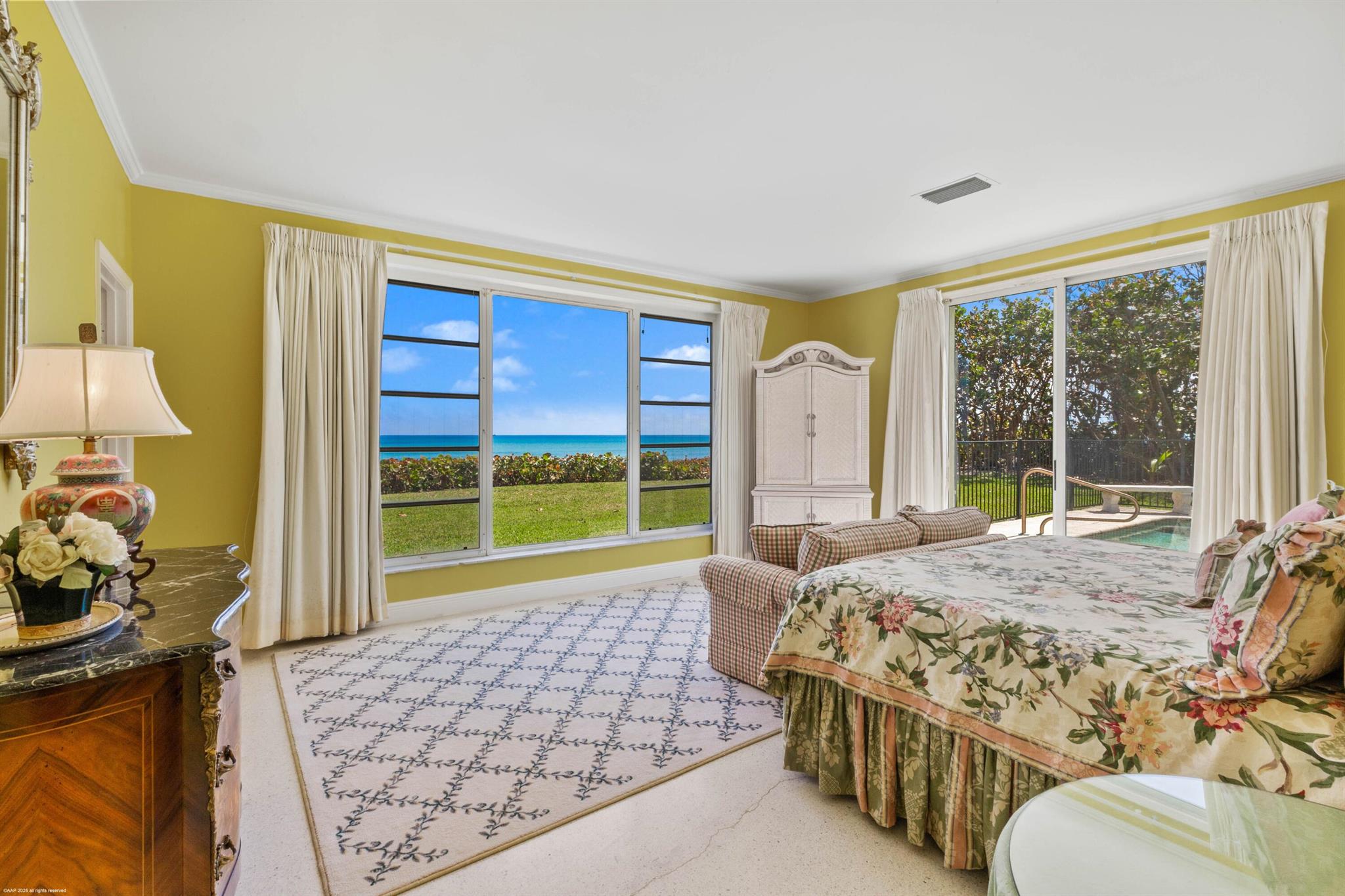 15 S Beach Rd Jupiter Island, FL 33455