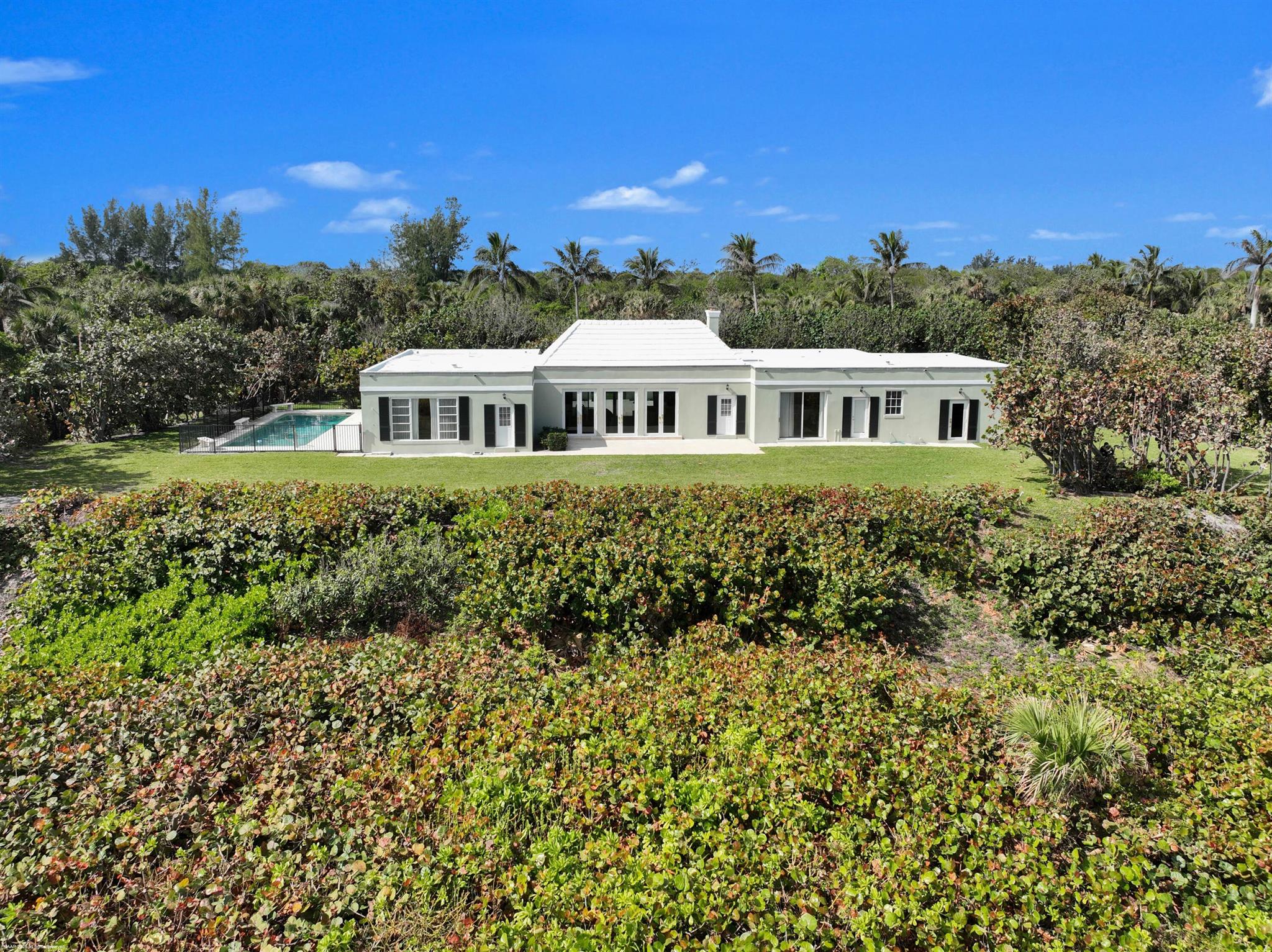 15 S Beach Rd Jupiter Island, FL 33455