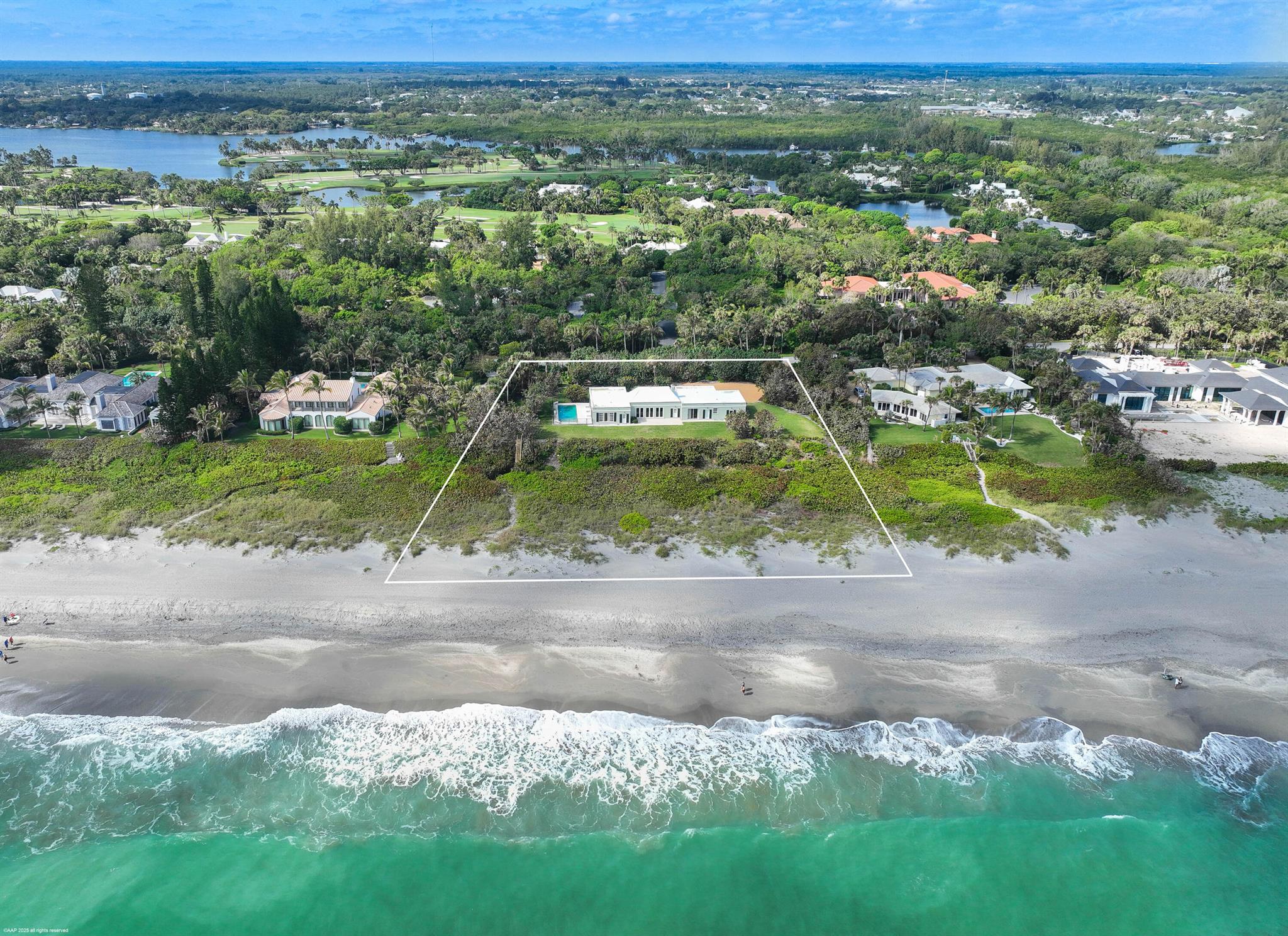 15 S Beach Rd Jupiter Island, FL 33455