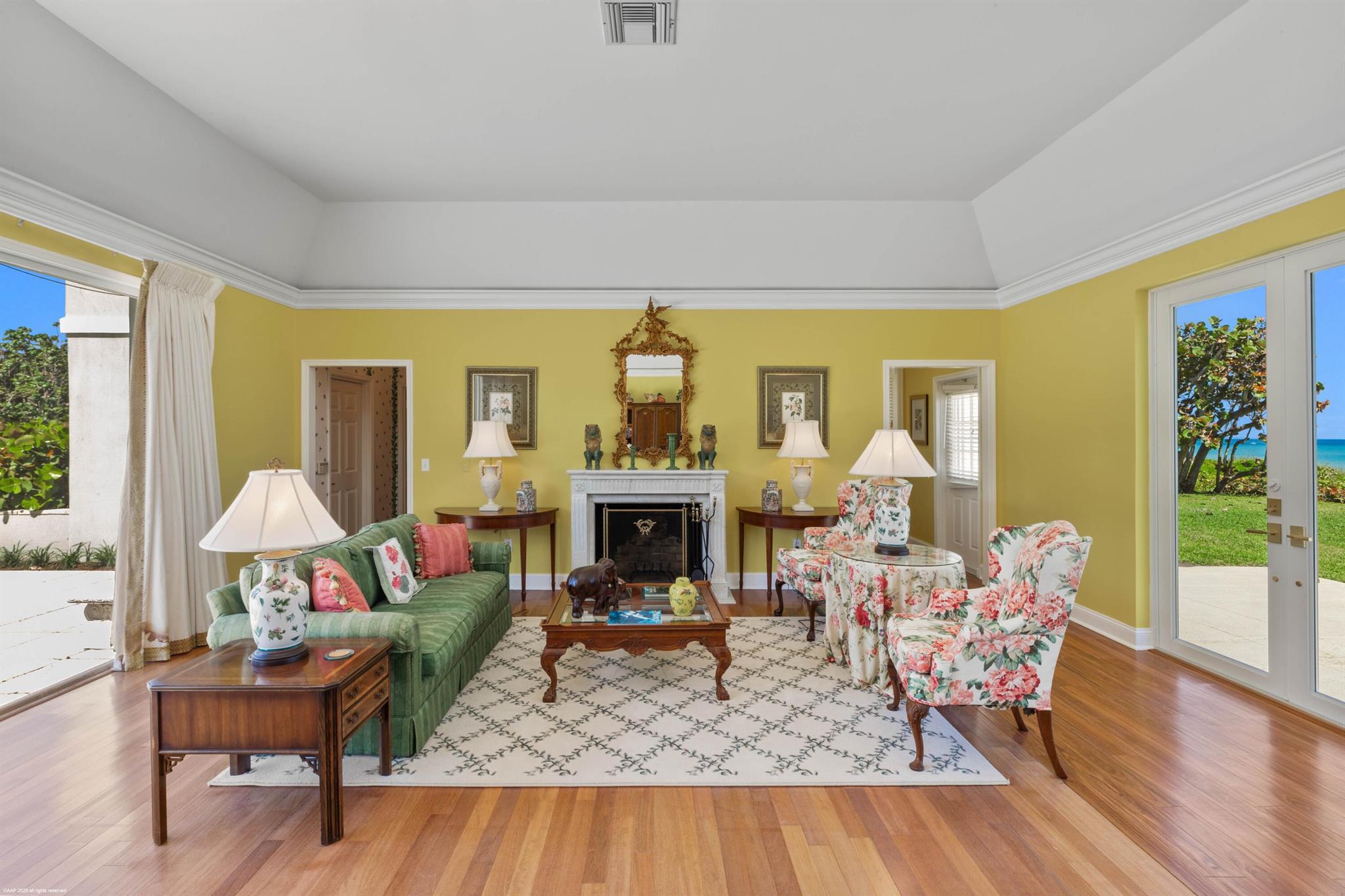 15 S Beach Rd Jupiter Island, FL 33455