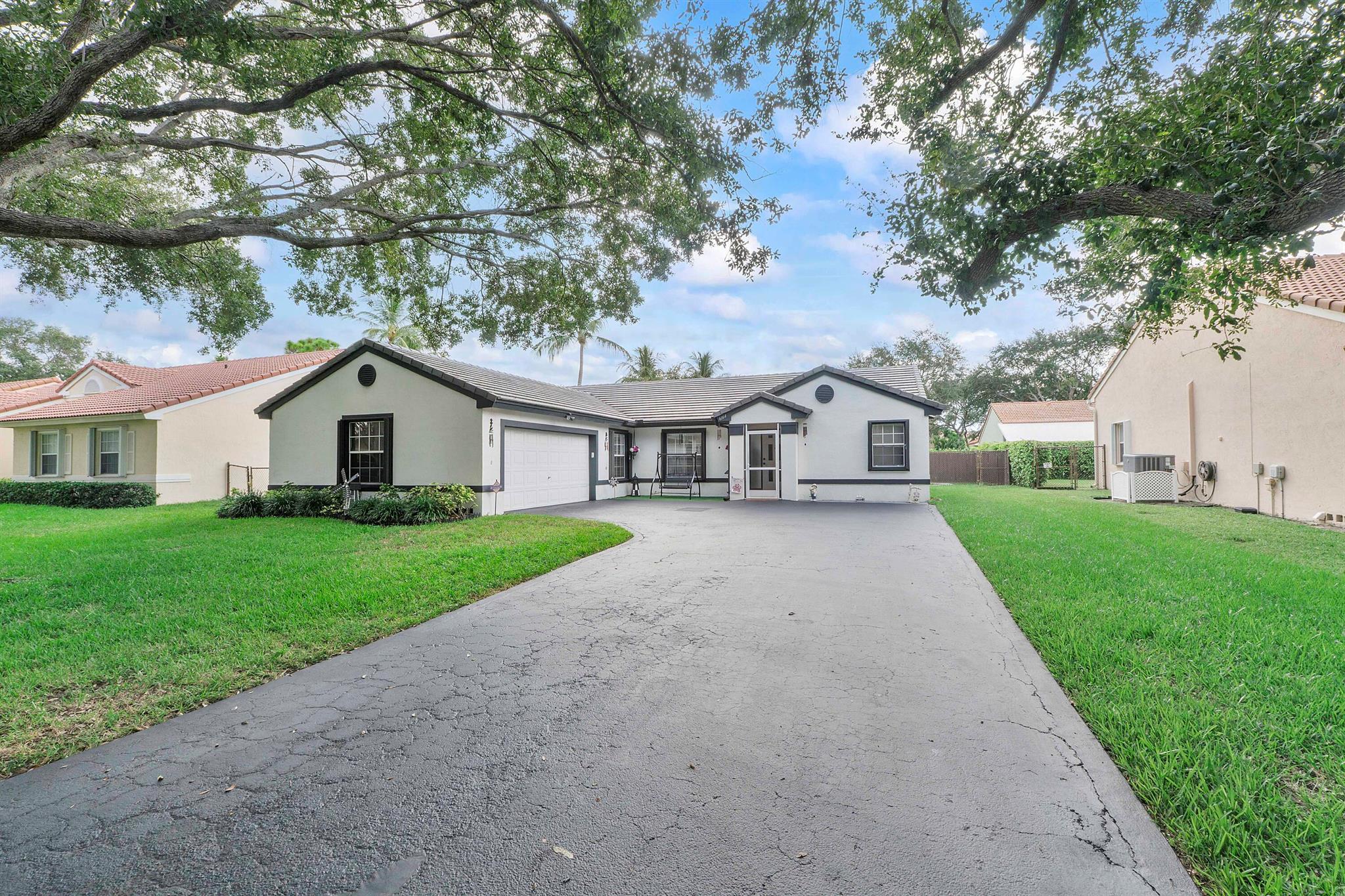 6164 NW 45th Ter