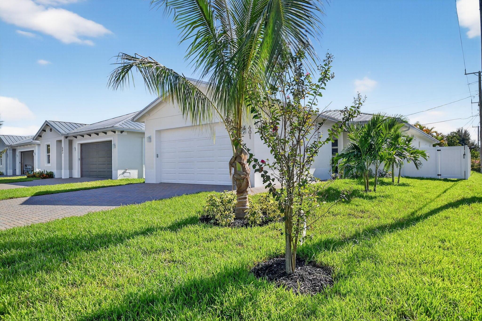 601 N Loxahatchee Dr