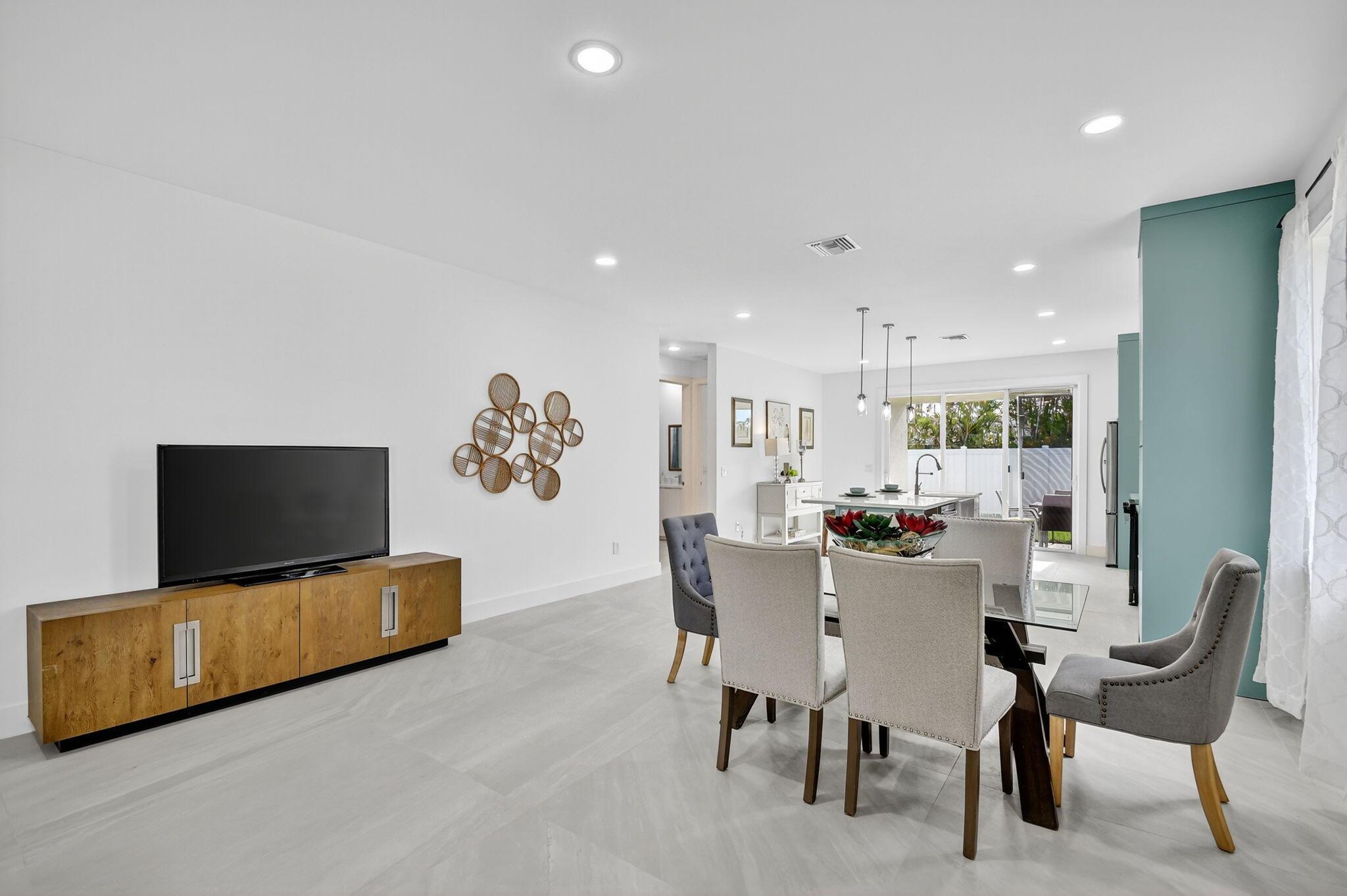 601 N Loxahatchee Dr Jupiter, FL 33458