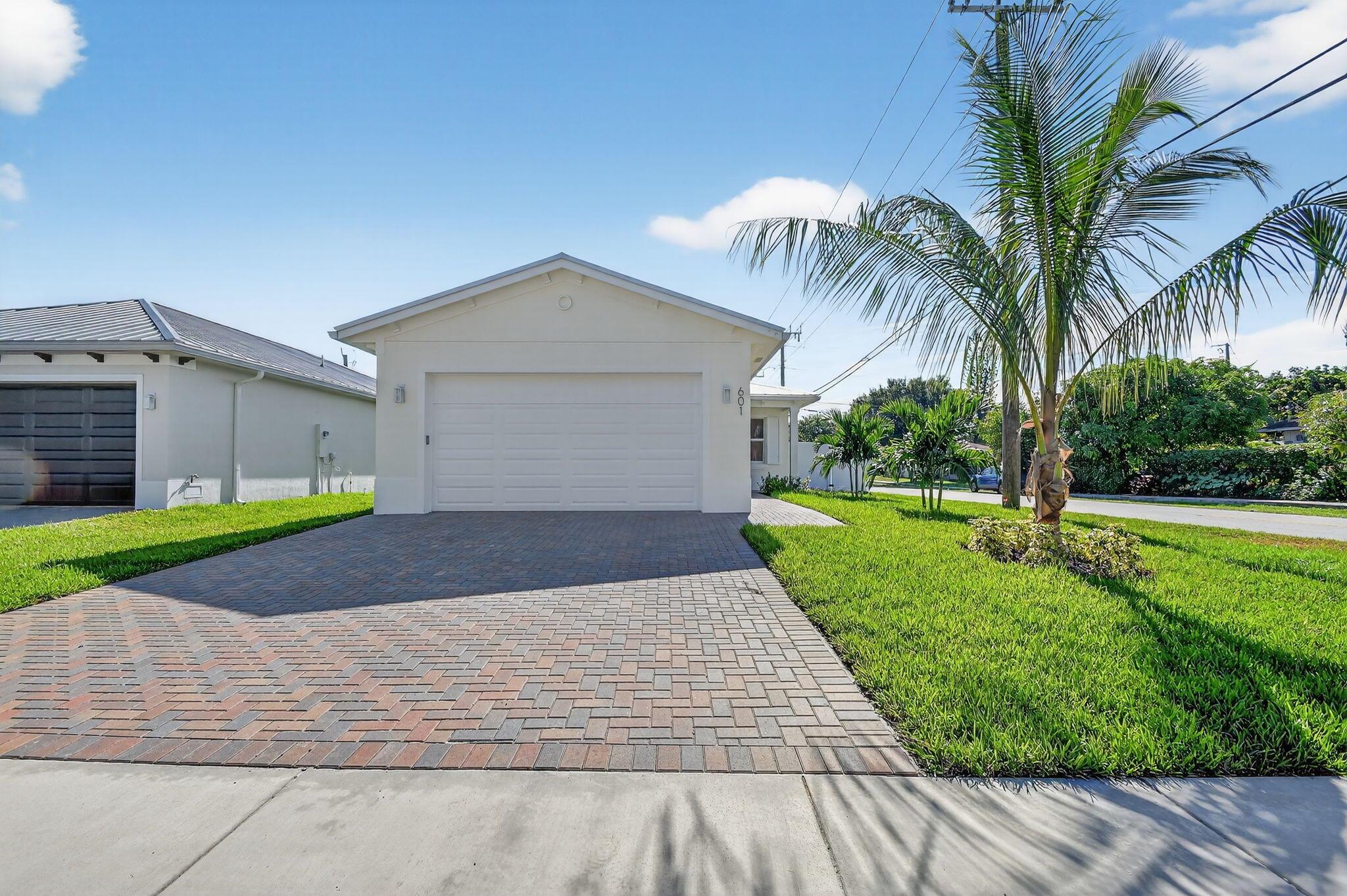 601 N Loxahatchee Dr Jupiter, FL 33458