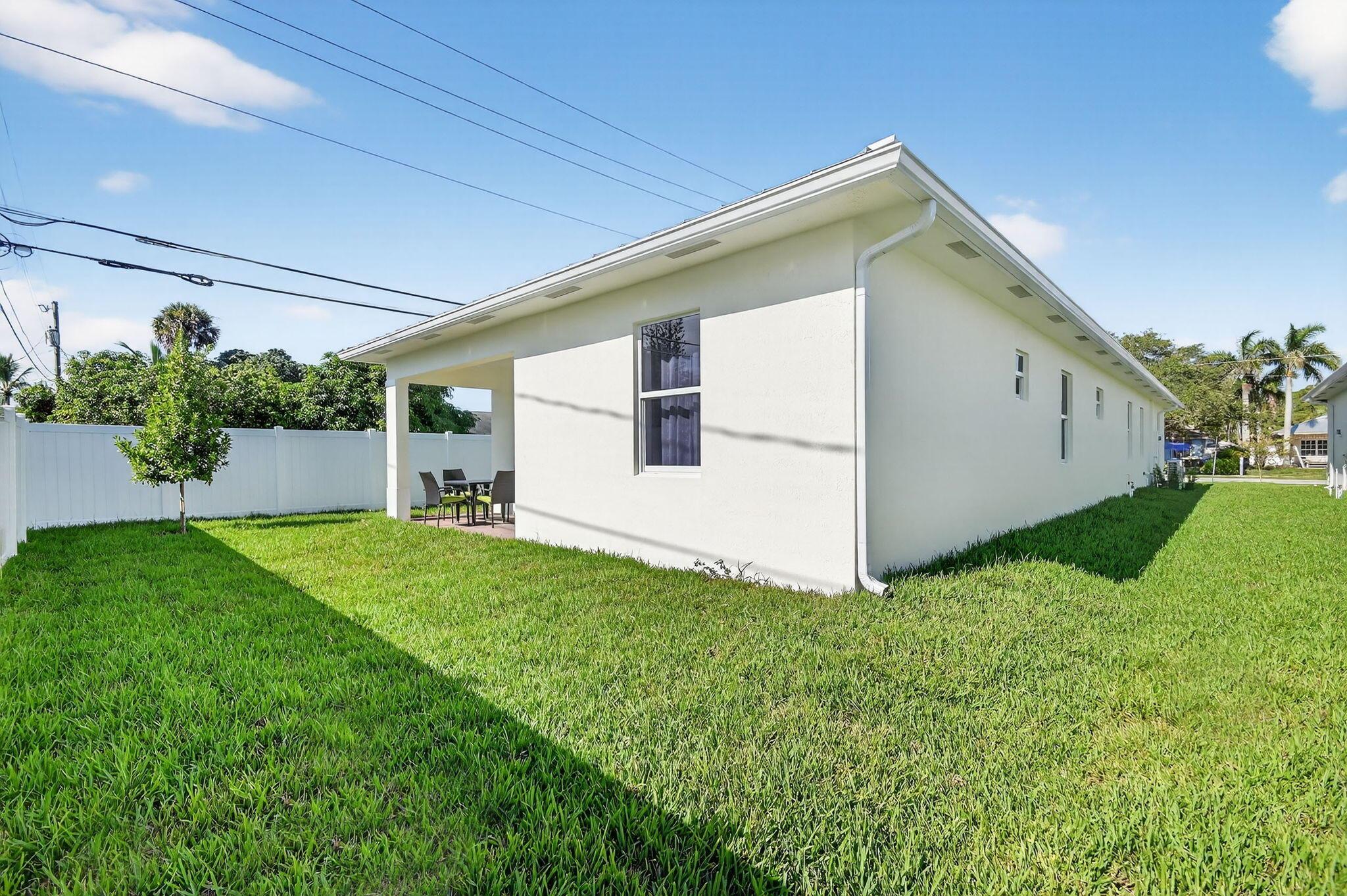 601 N Loxahatchee Dr Jupiter, FL 33458