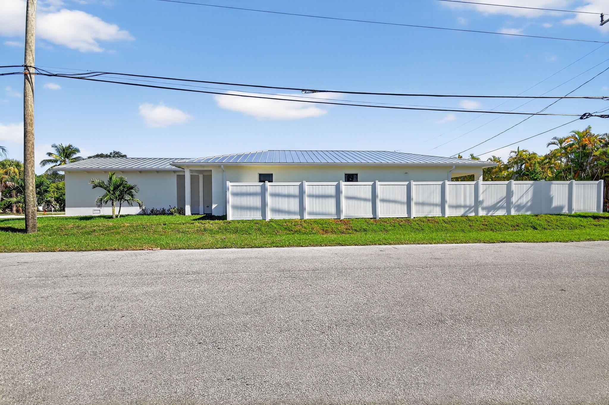 601 N Loxahatchee Dr Jupiter, FL 33458