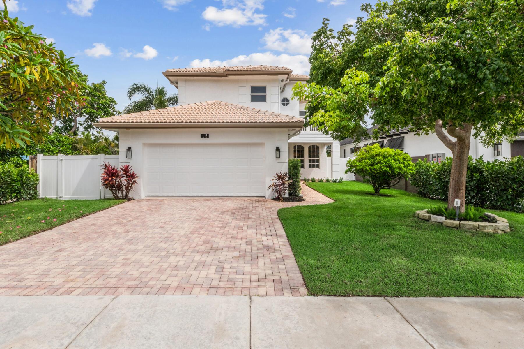 15 SW 9th St