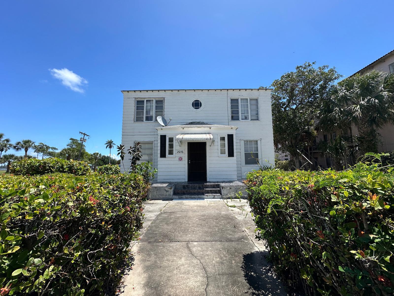 2016 Broward Ave #1