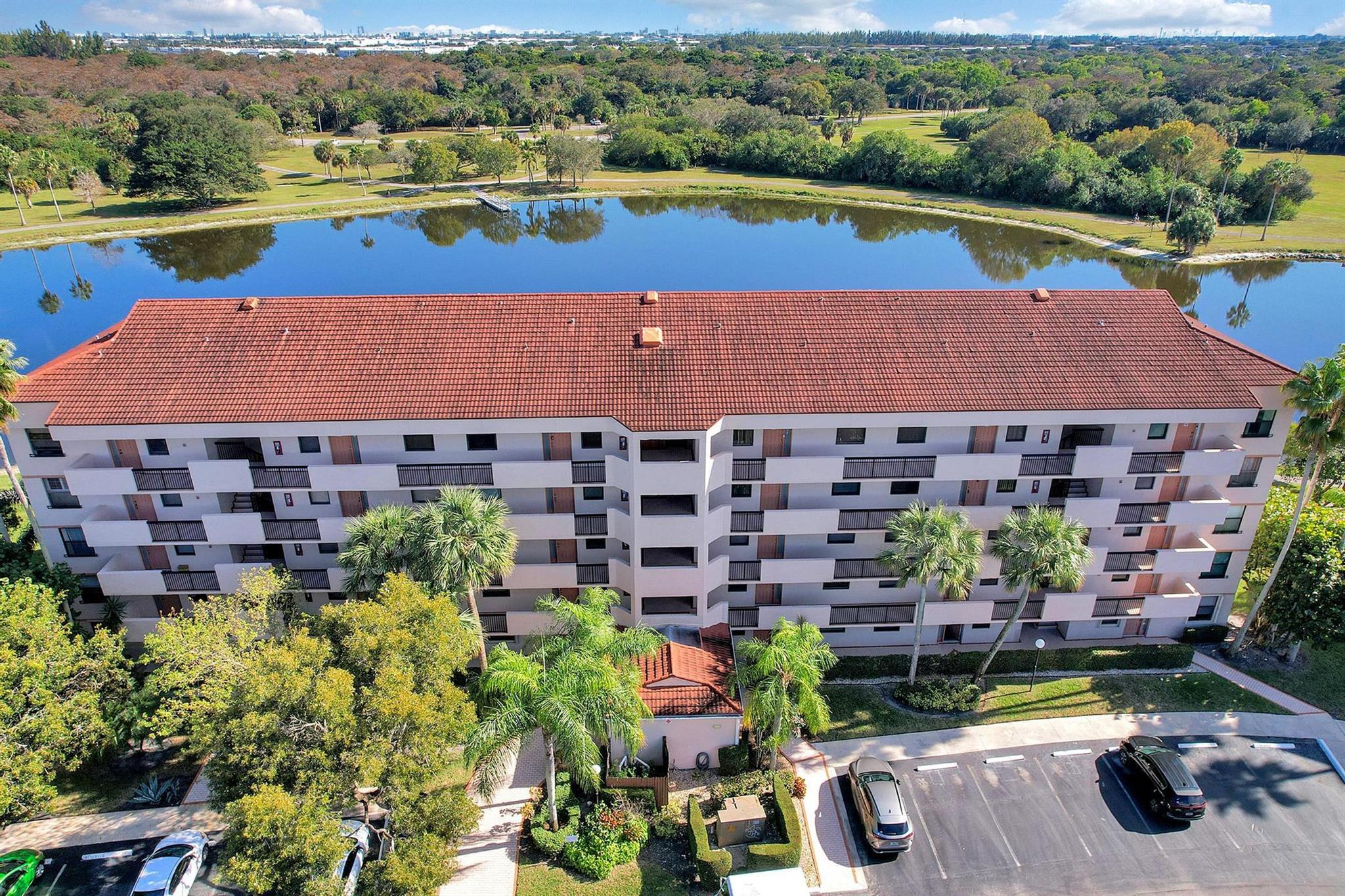 2766 Carambola Cir #405