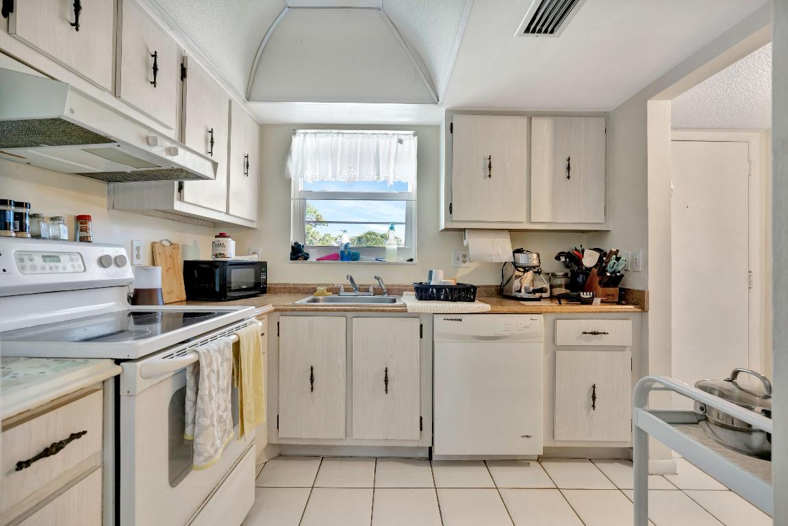 18081 SE Country Clb Dr #24-237 Jupiter, FL 33469